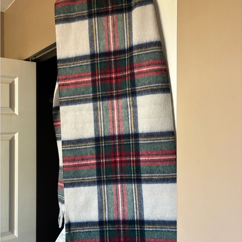 NWT Abercrombie and Fitch plaid wool scarf